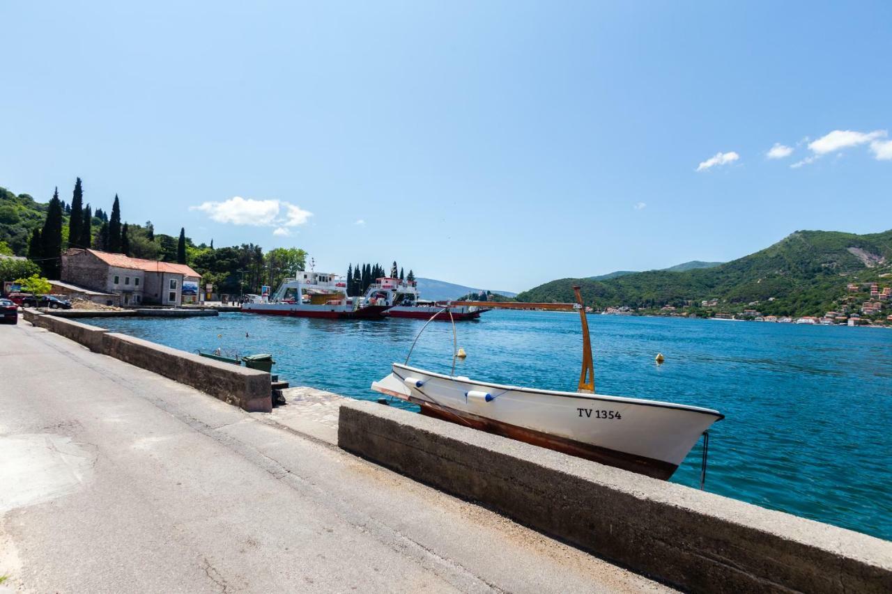 Romeo And Juliet Apartments Tivat Exteriör bild